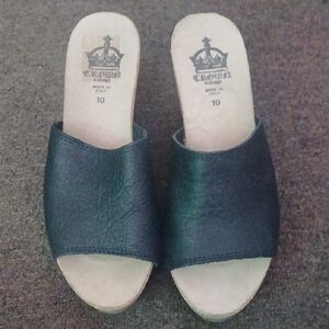 Crown Women's Black Slide Sandals